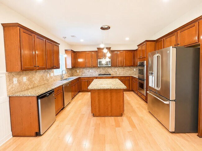 Building Photo - 10 Lynell Pl
