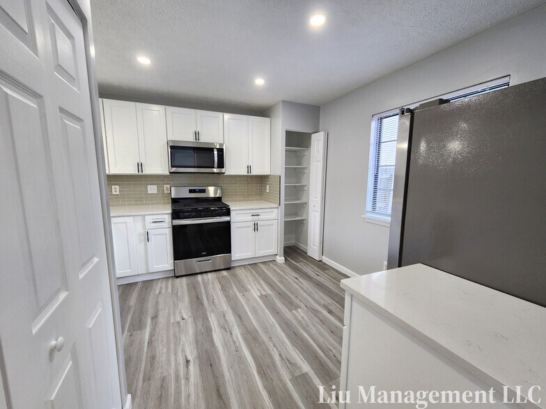 Building Photo - 3708 Dorval Pl