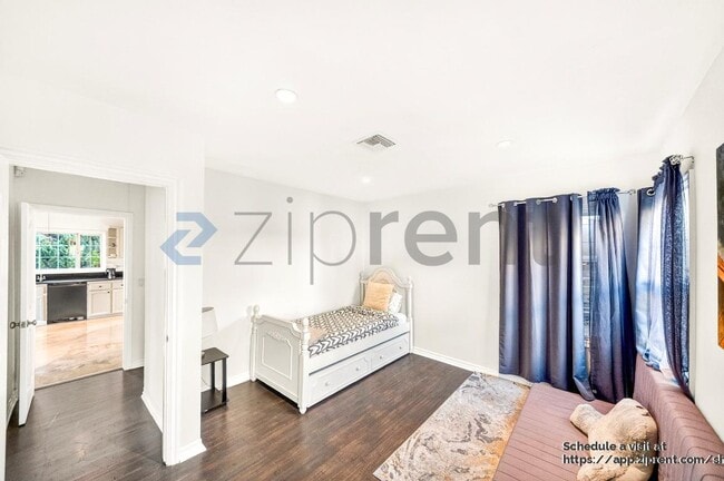 Building Photo - 138 N Hamel Dr