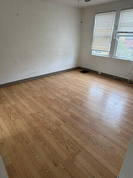 Building Photo - 1910 Maple St