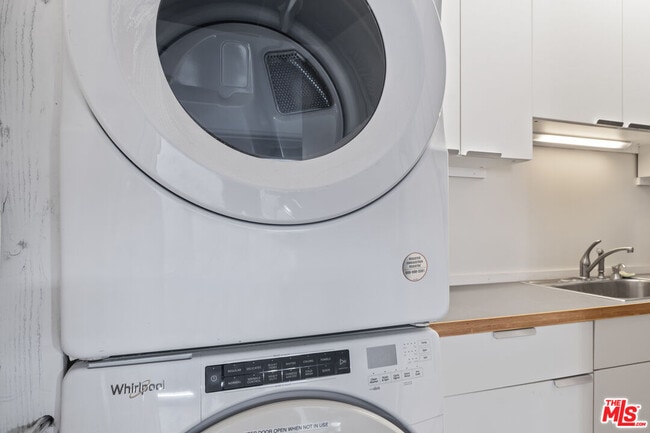 Building Photo - 27 18th Ave