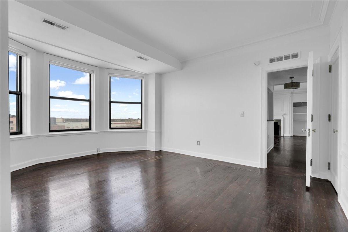 Building Photo - 2900 E Jefferson Ave