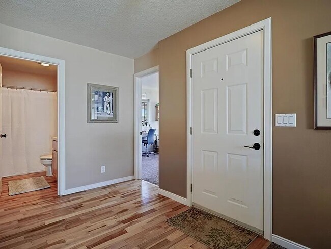 Building Photo - Spacious Prineville Home with Large Backyard!