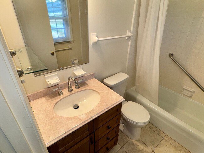 Building Photo - Beautiful House in Tates Creek! 4 BR, 2.5 ...