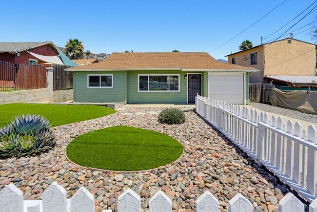 Building Photo - Beautifully Updated 3-Bedroom Home with Large Yard, Garage & Included Appliances!
