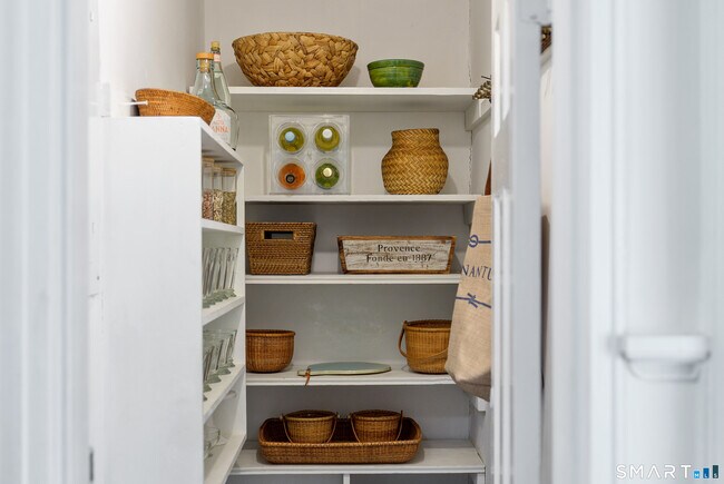 Building Photo - 206 Wolfpit Ave