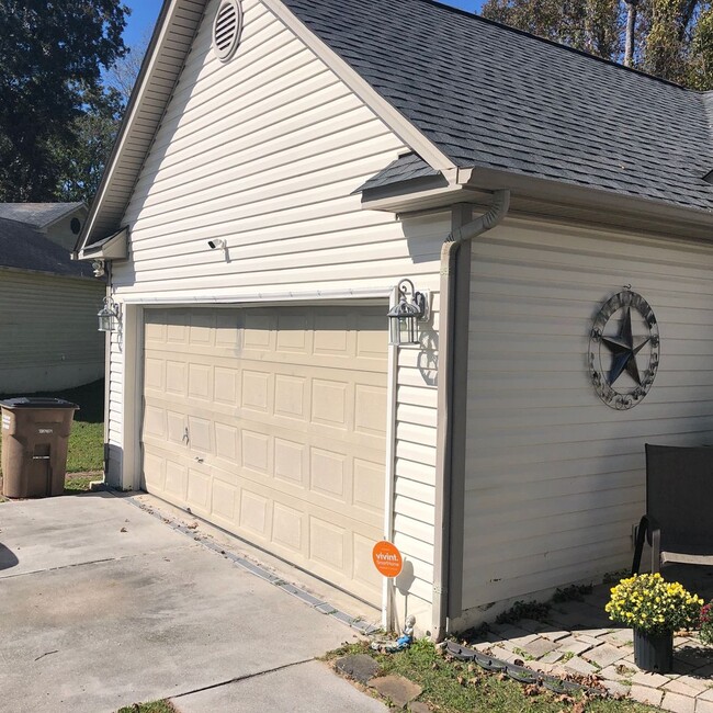 Building Photo - 3 bedroom in Magnolia Park