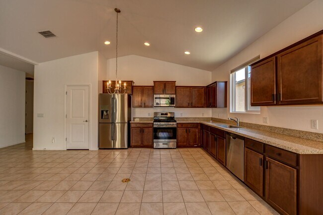 Building Photo - Beautiful 3 bedroom home in Saddlewood.