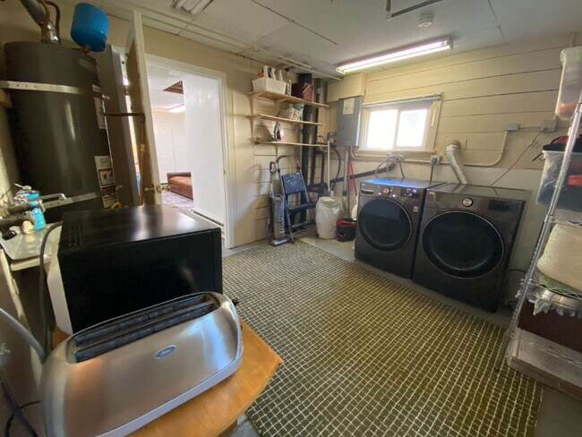 Building Photo - Charming 3-Bedroom Home with Massive Detac...