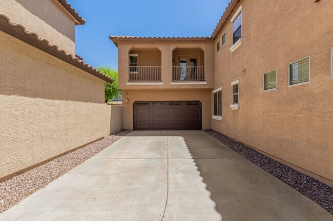 Building Photo - Gorgeous 3 bed/2 bath in Power Ranch!
