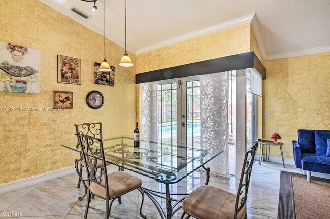 Building Photo - 4 br, 3.5 bath House - 531 SW 167th Ter