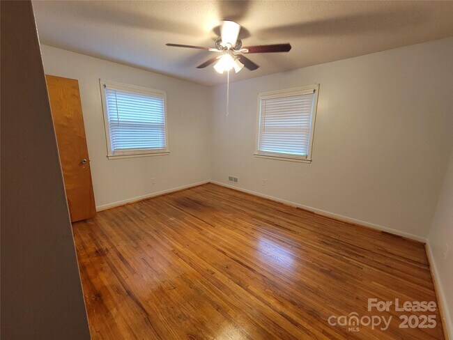Building Photo - 1575 Simplicity Rd