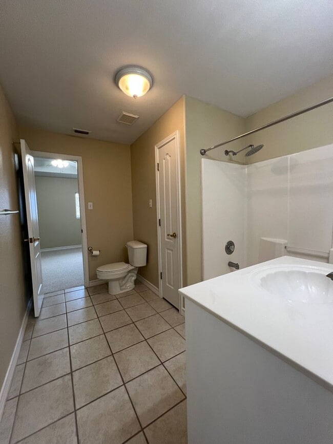 Building Photo - WATERFRONT TOWNHOME ON THE ISLAND!