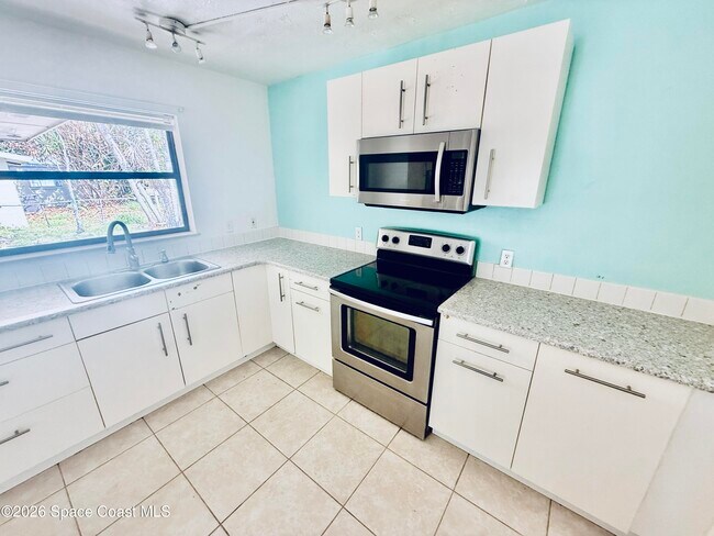 Building Photo - 410 S Tropical Trail