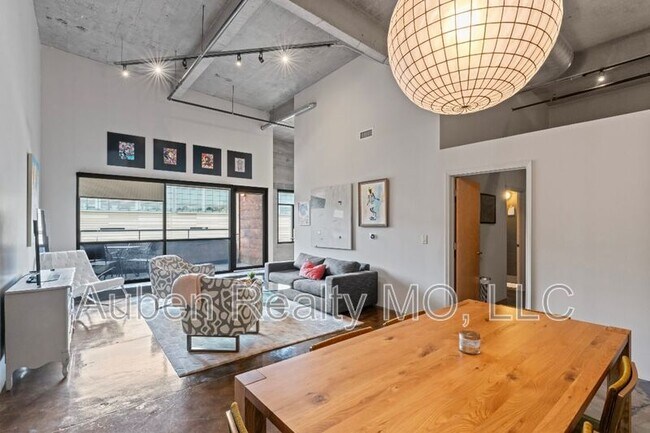 Building Photo - 360 W Pershing Rd