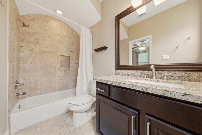 Building Photo - 1113 W 18th St