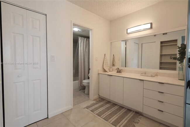 Building Photo - 20505 E Country Club Dr