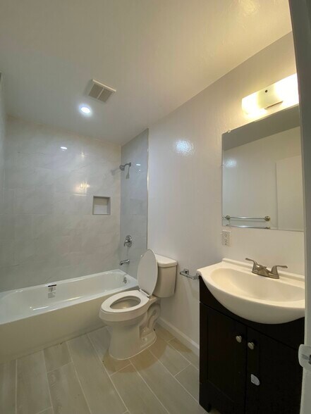 Building Photo - 1737 Noranda Dr