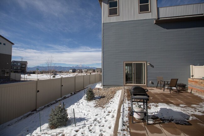 Building Photo - BEAUTIFUL 3BD HOME WITH LUXURY UPGRADES IN...