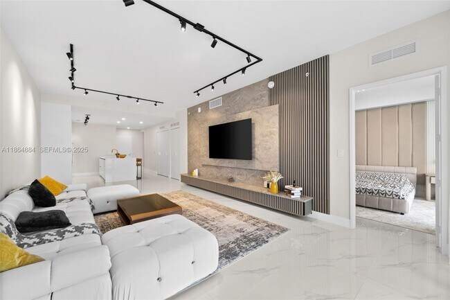 Building Photo - 700 NE 24th St