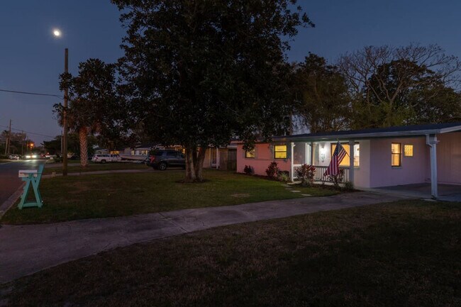 Building Photo - 106 N 17th Ave S