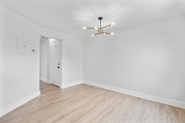 Building Photo - 30 Anthony St