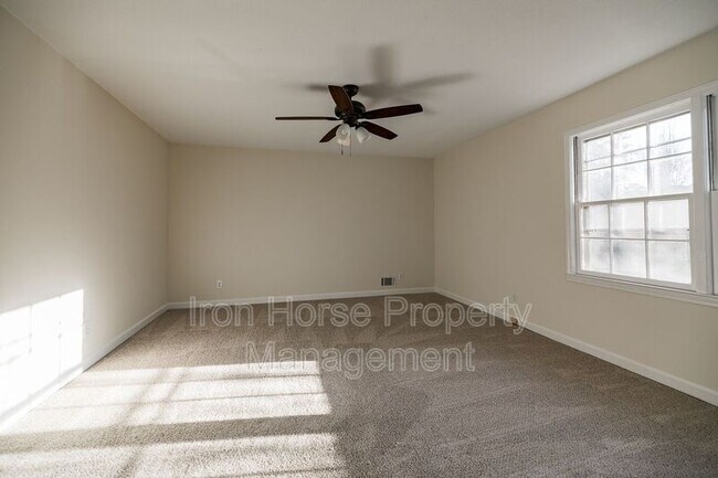 Building Photo - 265 Ponderosa Dr