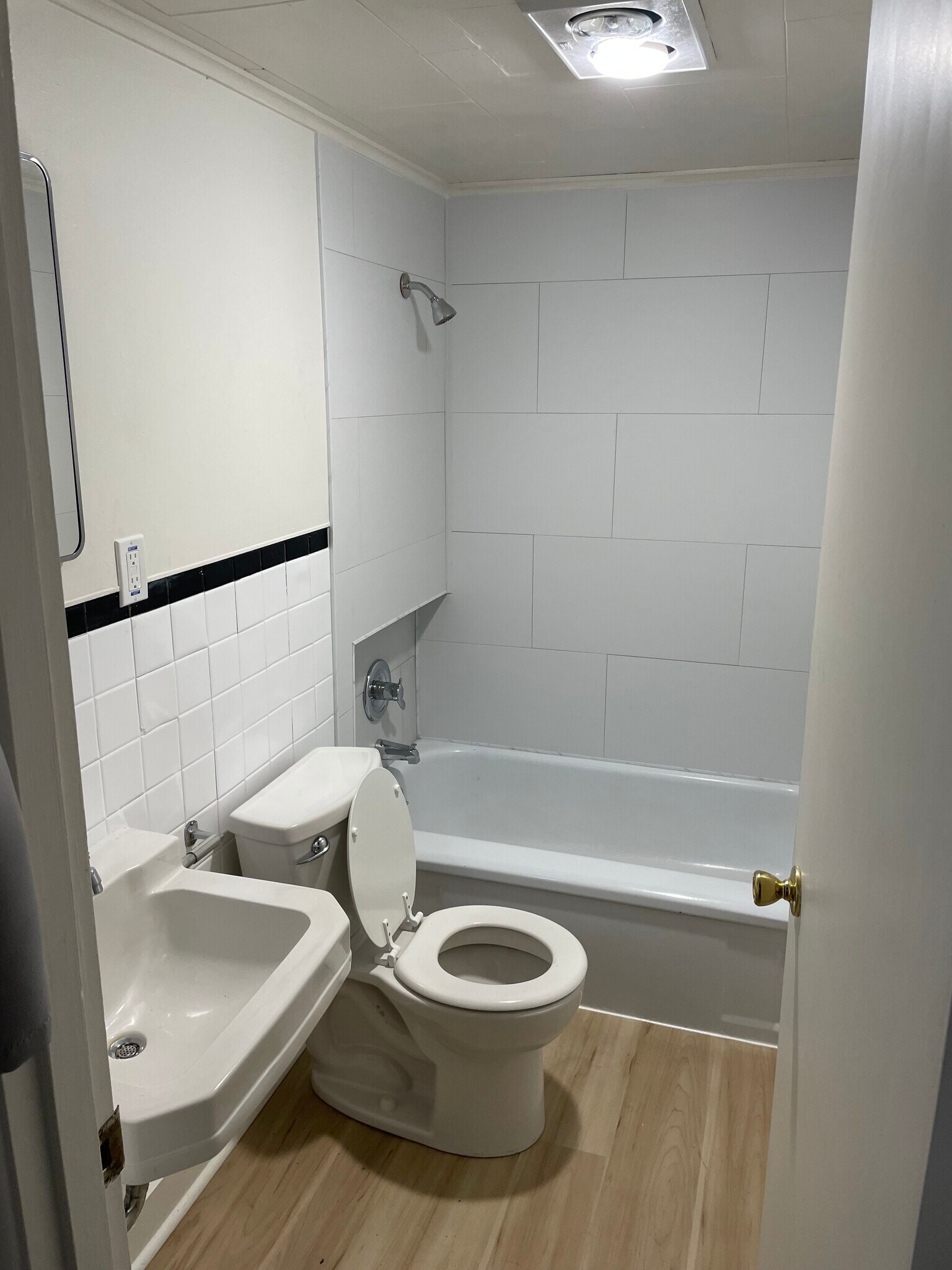 Building Photo - 1110 NW Harrison Blvd