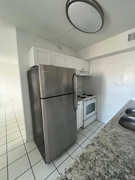 Building Photo - 374 Sunshine Dr