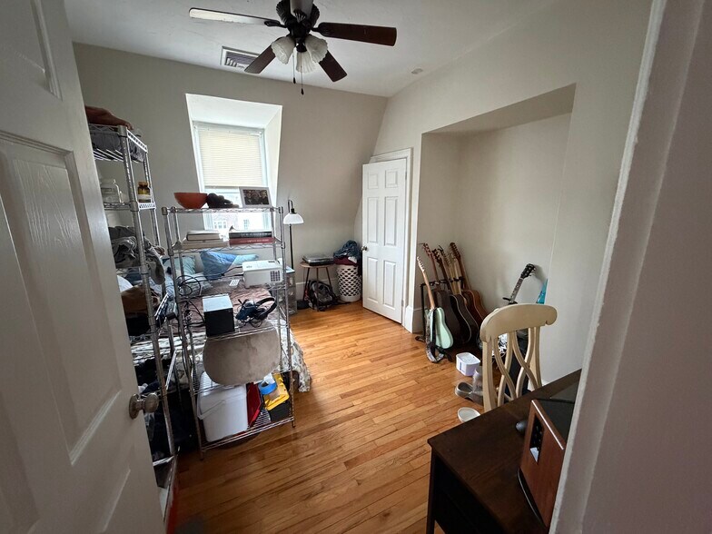 Building Photo - 123 Vinton St