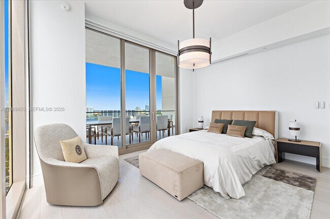 Building Photo - 17975 Collins Ave