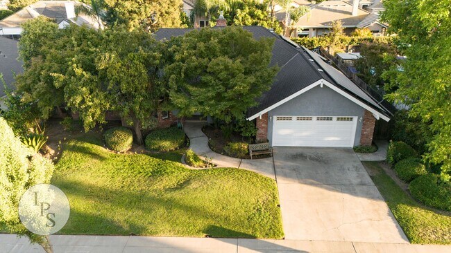 Building Photo - Woodward Park Home, 3BR/2BA, Pool, Spa, Gr...