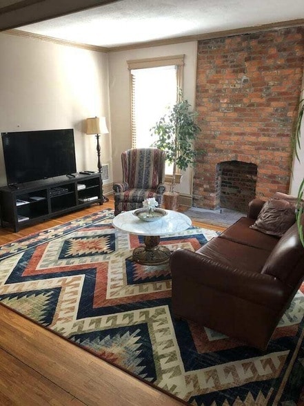 Building Photo - 705 Bryden Rd