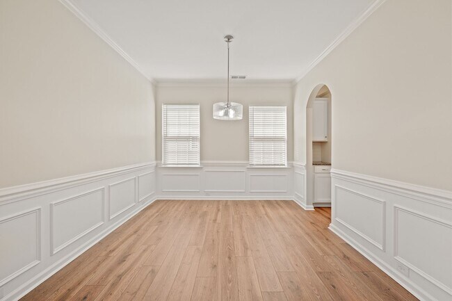 Building Photo - Stunning New Home in Enclave section Chateau