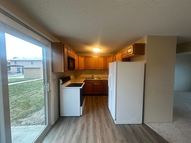 Building Photo - Two Bedroom, Two and half bathroom Townhom...