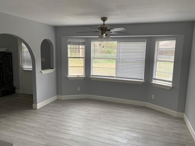 Building Photo - 13495 Inwood Dr
