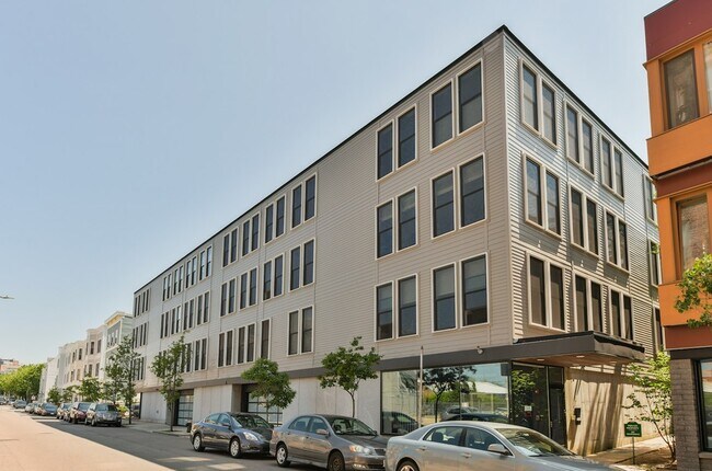 Building Photo - 335 W 2nd St