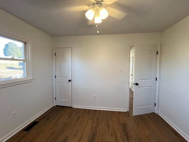 Building Photo - Single Family 3 bedroom 1 bathroom