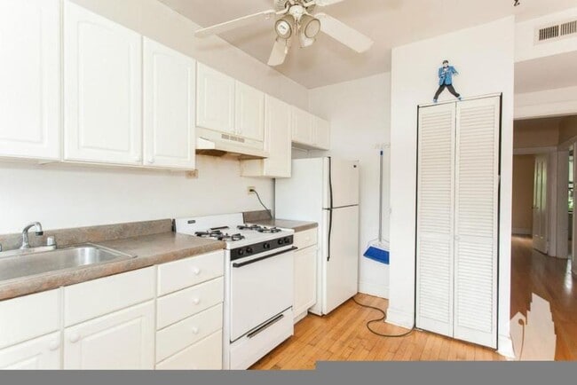 Building Photo - 2 bedroom in Chicago IL 60640