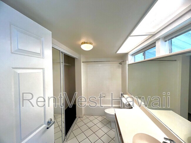 Building Photo - 95-270-270 Waikalani Dr