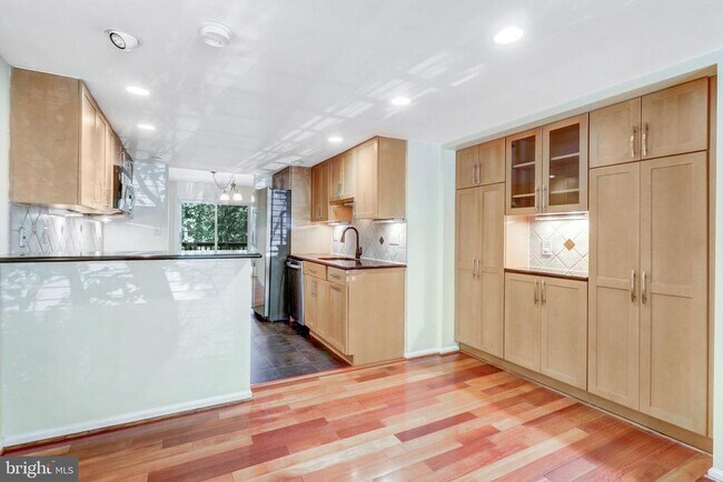 Building Photo - 5707 Waters Edge Landing Court