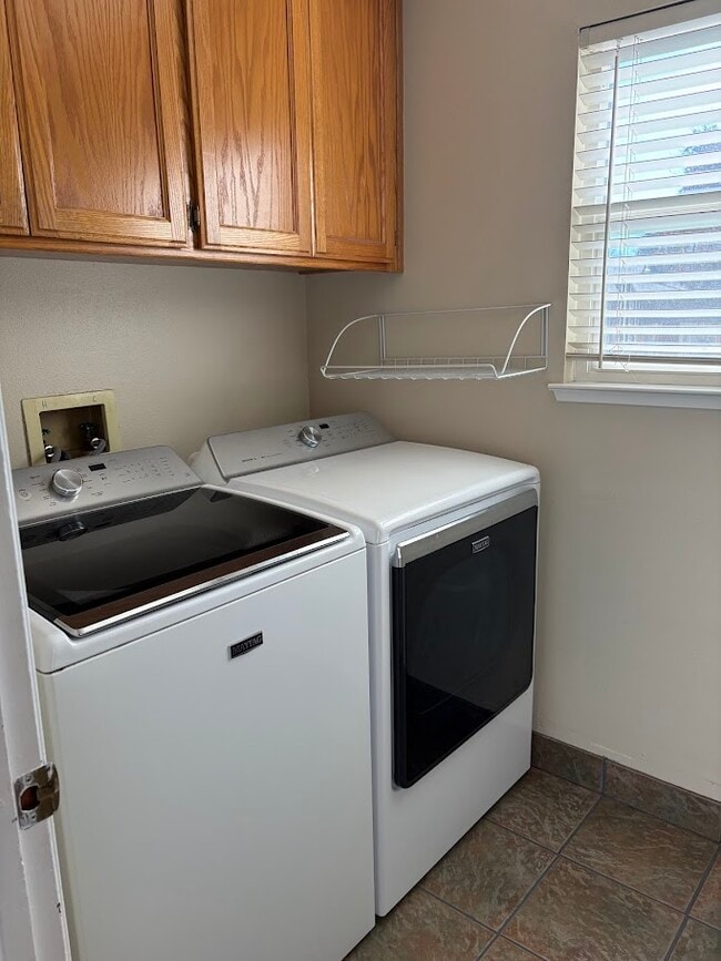 Building Photo - 47 Shari Ln