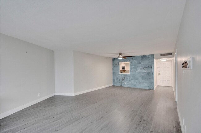 Building Photo - 3800 N Hills Dr