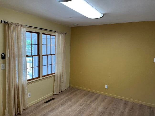 Building Photo - 1153 Airport Rd
