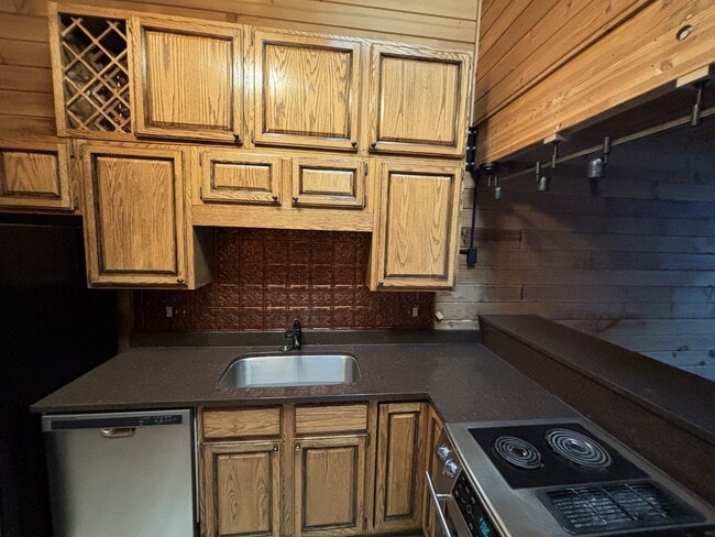 Building Photo - 1655 W Big Trail Dr