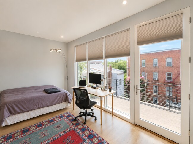 Building Photo - LUXURY CONDO BY METRO