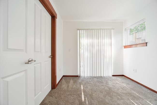 Building Photo - Nice 3 beds / 3.5 baths Townhouse in Green...