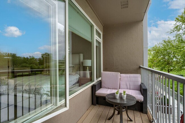 Building Photo - Prime Downtown 2-Bedroom Condo Steps from the Old Market!!