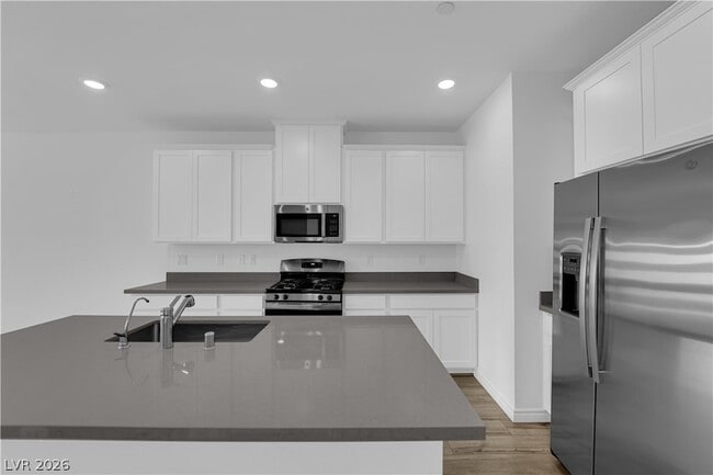 Building Photo - 600 N Carriage Hill Dr