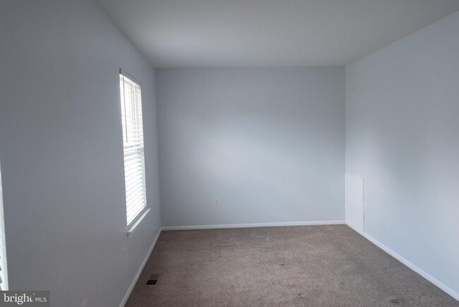 Building Photo - 615 Hemlock Ct